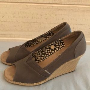 Gray Toms Wedges Sz 9